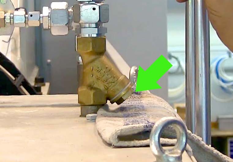 Preventive Maintenance > Actions Starting When Main Switch is Off > Clean splash guard in the