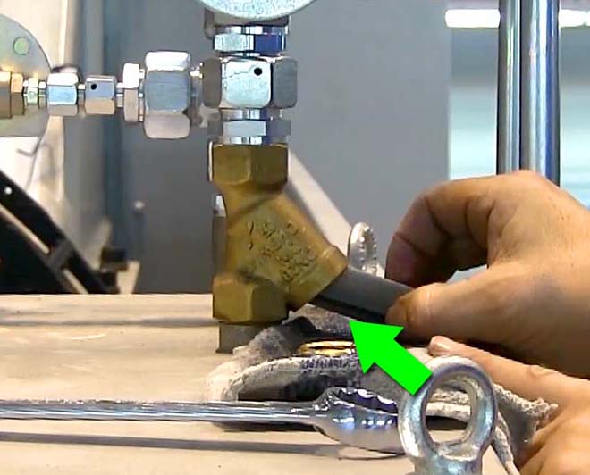 Preventive Maintenance > Actions Starting When Main Switch is Off > Clean splash guard in the